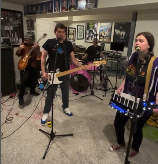 Æ Plays Live at Mission To Shred